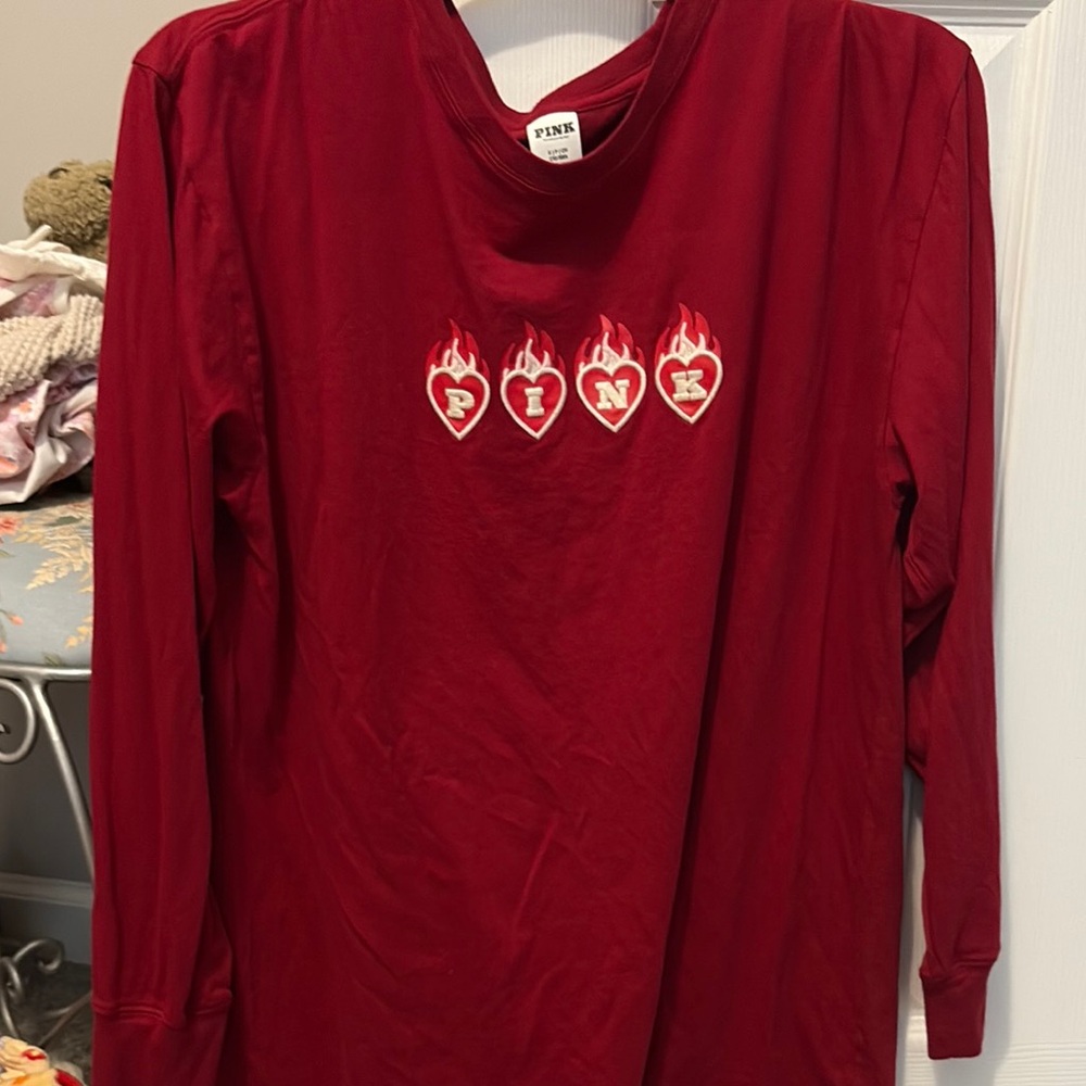 Vs pink nwot long sleeve shirt